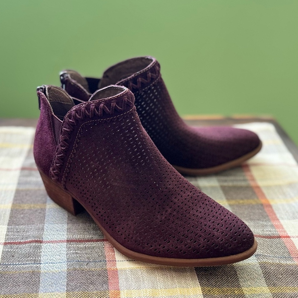 Earth Burgundy Ankle Booties